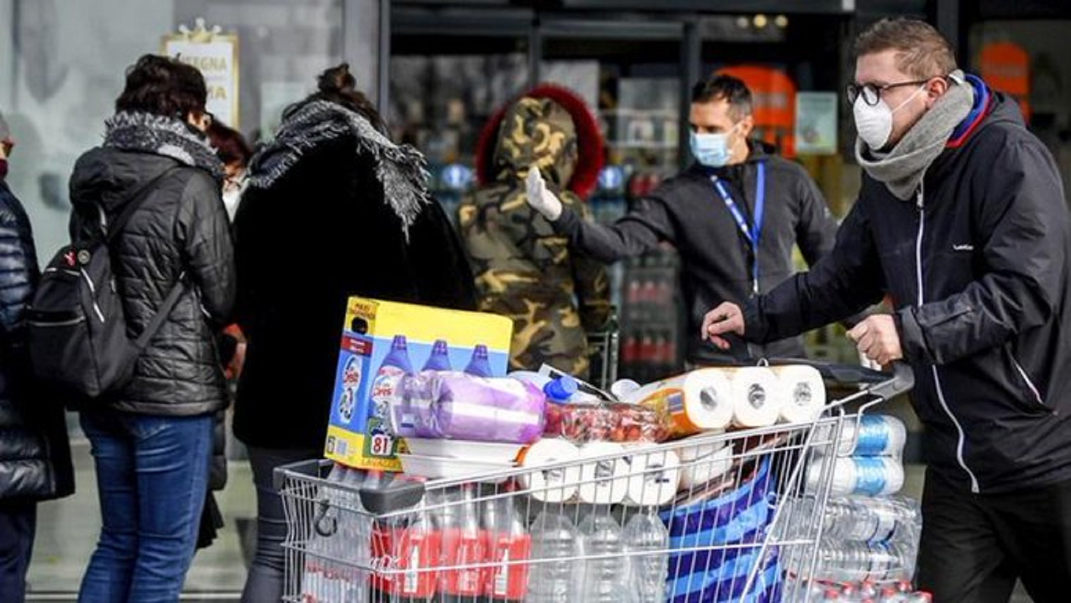 Κορωνοϊός σούπερ μάρκετ: Έλεγχος εισόδου από τη Δευτέρα
