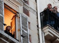 Κορωνοϊός Γαλλία: Τενόρος δίνει καθημερινά συναυλίες από το μπαλκόνι του