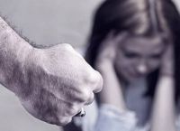 Κορωνοϊός – Ενδοοικογενειακή βία: Ο πρόεδρος της Ελληνικής Ιατροδικαστικής Εταιρείας παραδέχεται τη σύνδεση