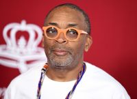 Σπάικ Λι: Η απάντησή του στον Τραμπ για το “κινέζικος ιός”