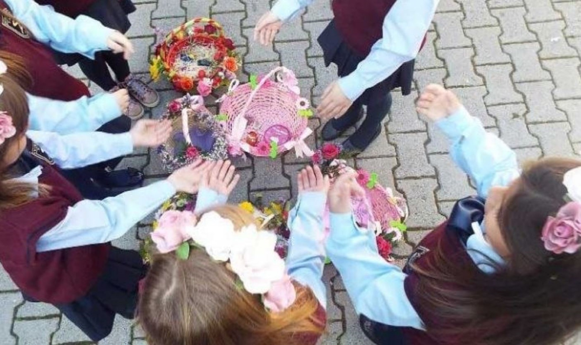 Κάλαντα του Λάζαρου: Έμειναν σπίτι και τα… έψαλλαν