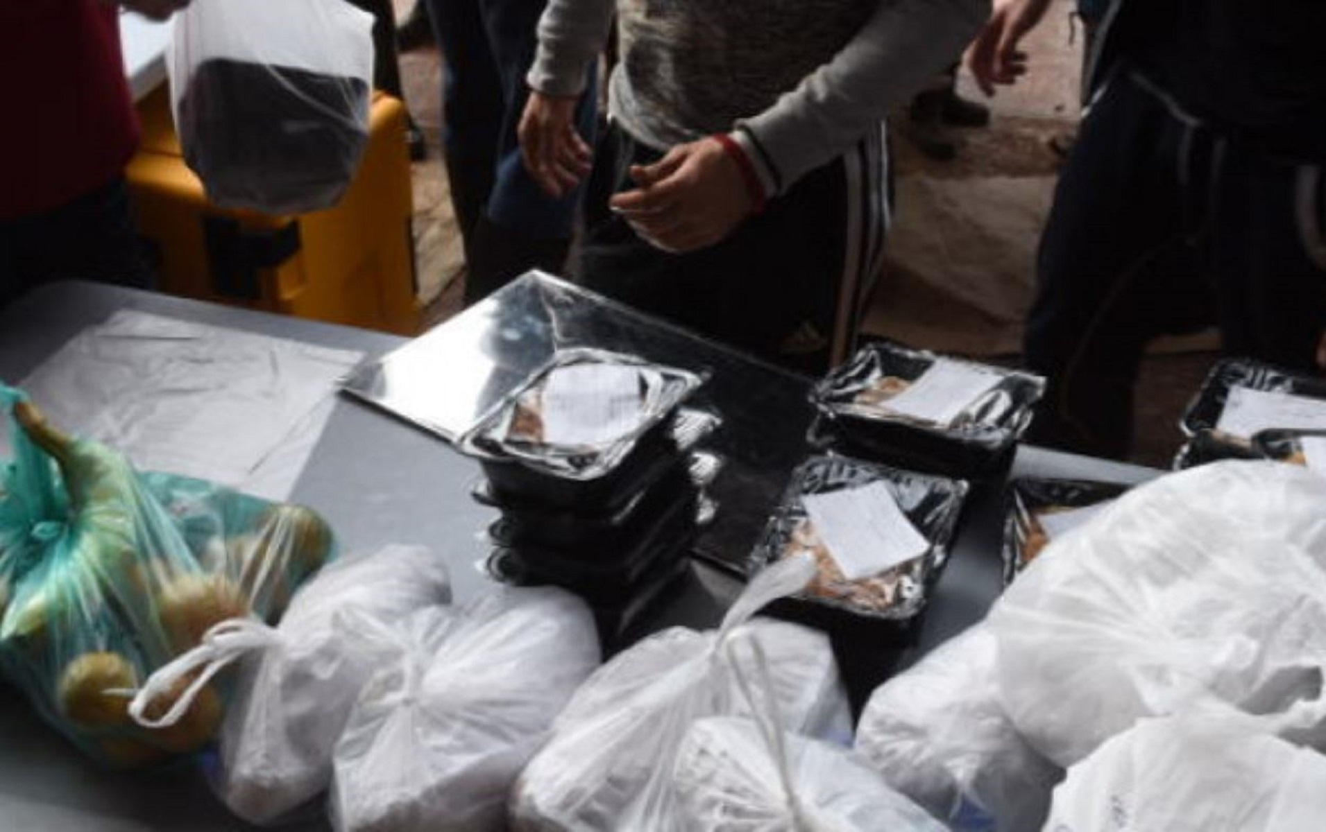 Περιφέρεια Αττικής: Πάνω από 50.000 πασχαλινά γεύματα σε ευπαθείς πολίτες