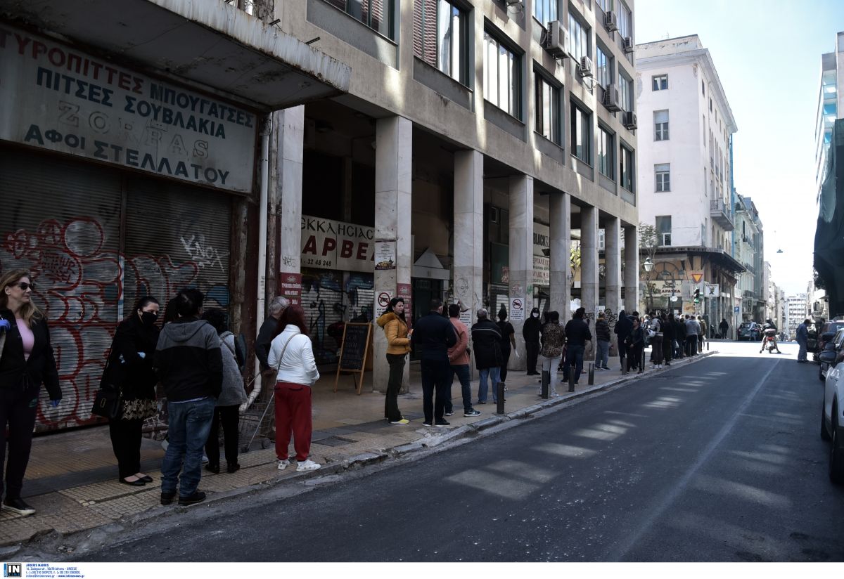 Συνωστισμός στα σούπερ μάρκετ: Ανησυχία για τον συνωστισμό στα σούπερ μάρκετ και τις λαϊκές αγορές