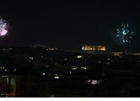 Ανάσταση στα μπαλκόνια: Πως γιόρτασαν φέτος οι Έλληνες [vid]