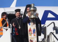 Άγιος Φως LIVE: Ζωντανά η άφιξη και μεταφορά στον Πανάγιο Τάφο της Πλάκας