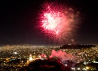 Βεγγαλικά Ανάσταση 2020: Έτσι γιορτάστηκε η Ανάσταση Βεγγαλικά Ανάσταση 2020: Έτσι γιορτάστηκε η Ανάσταση