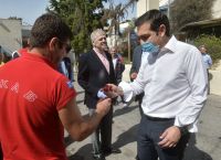 Επίσκεψη Τσίπρα στο ΕΚΑΒ: Είμαστε ευγνώμωνες για την προσφορά σας [vid]