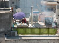 Πάσχα 2020 ψήσιμο αρνιού κορωνοϊός: Σε μπαλκόνια και ταράτσες το σούβλισμα του αρνιού