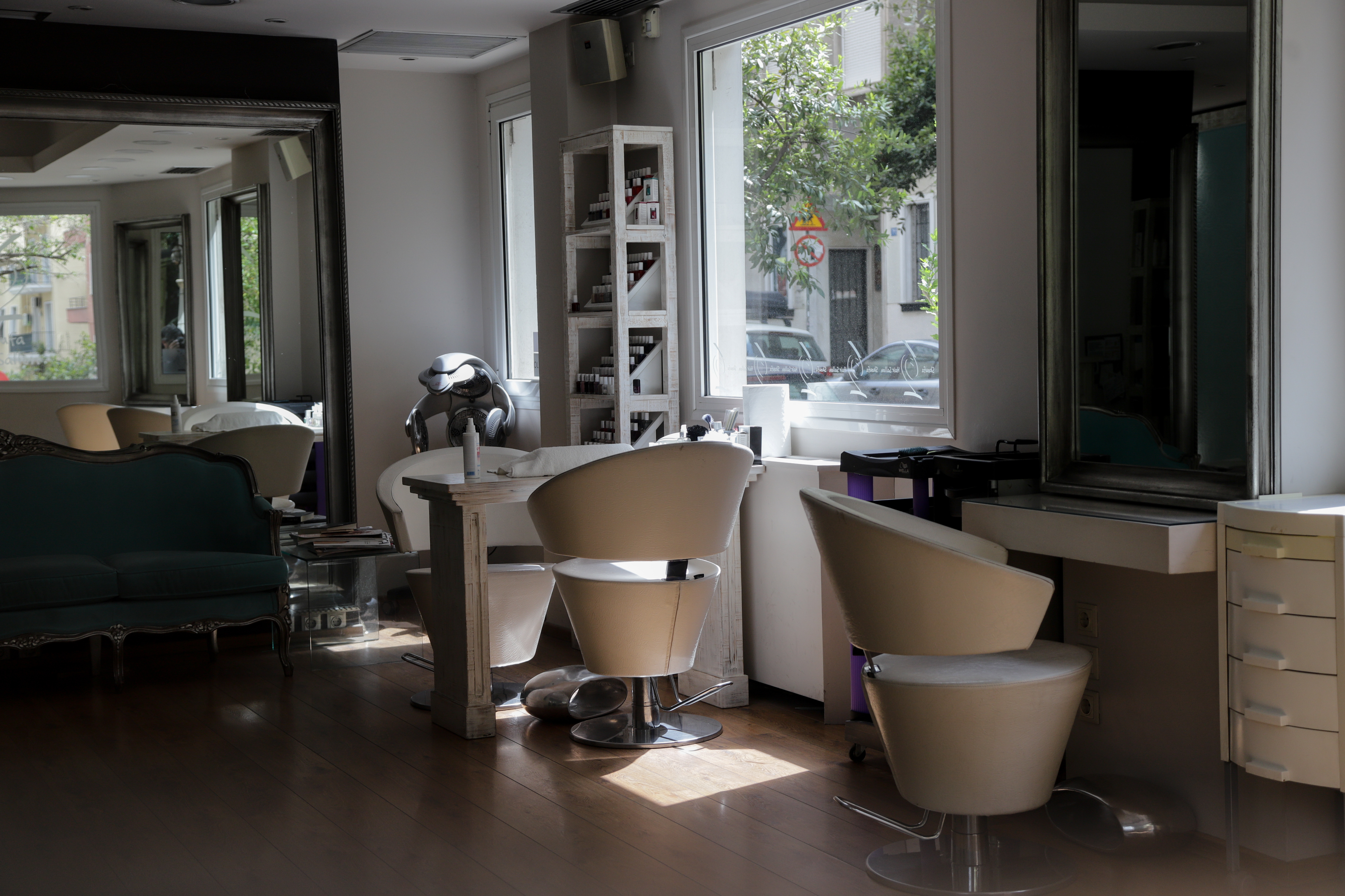 Κομμωτήρια ωράριο: Έτσι θα λειτουργούν μετά την άρση των μέτρων