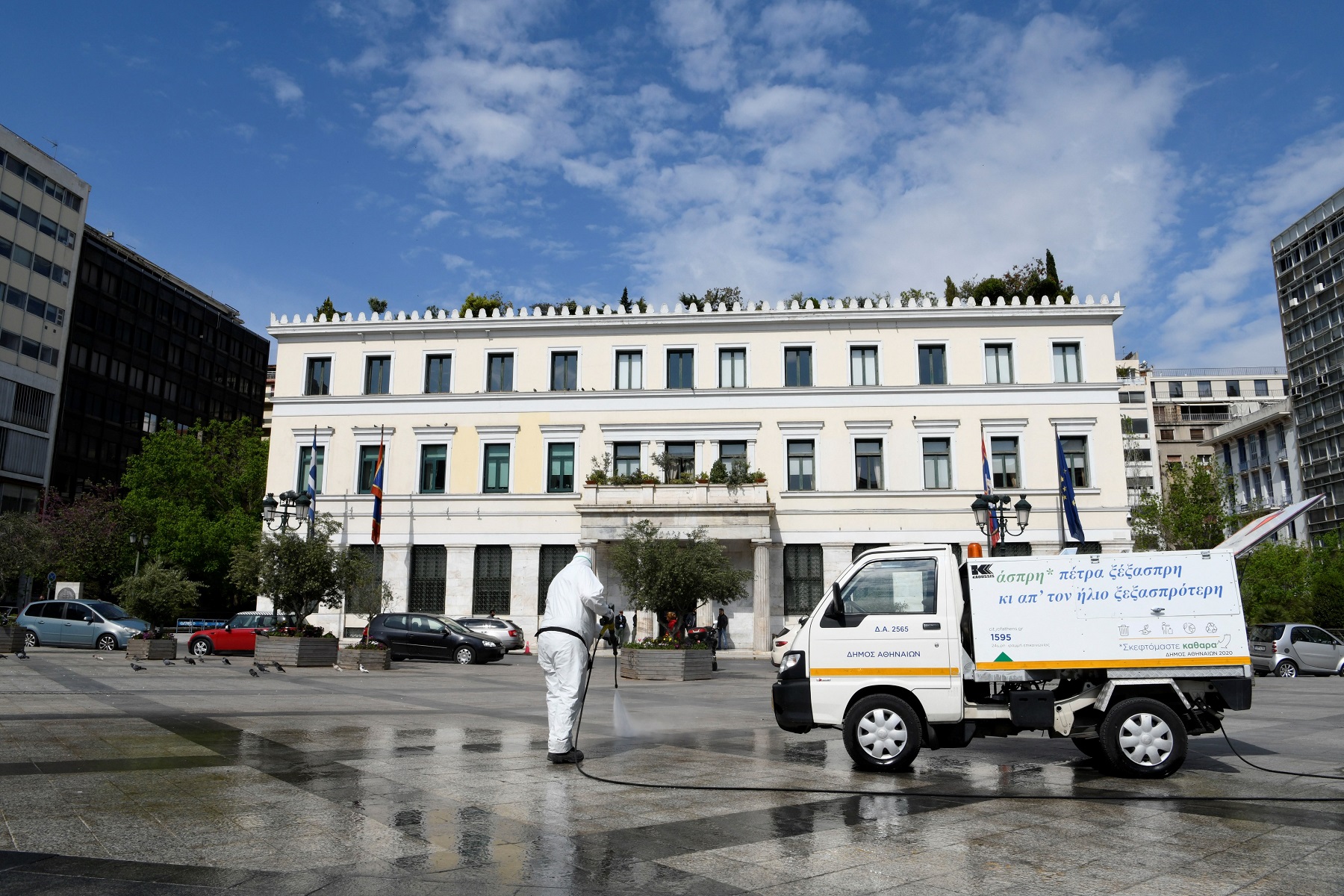 Όμιλος ΕΛΠΕ: Δωρεάν καύσιμα ΕΚΟ στον Δήμο Αθηναίων για τον στόλο απολυμάνσεων