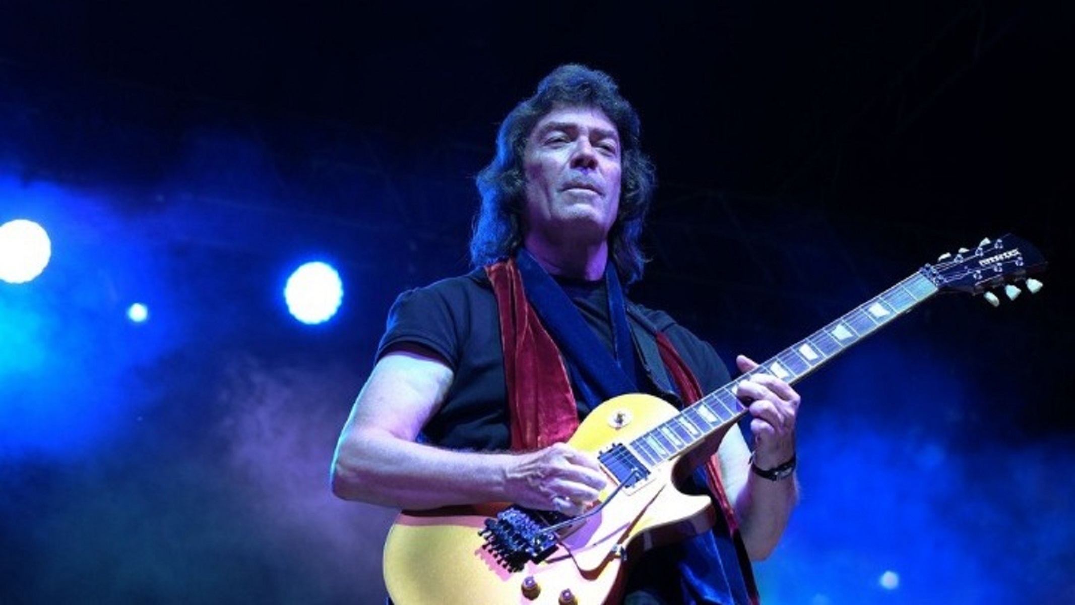 Steve Hackett κορωνοϊός: Ο κιθαρίστας των Genesis μένει σπίτι και παίζει το «Blood on the Rooftops»