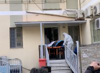 Κορωνοϊός Περιστέρι: Έφυγε νεκροφόρα από την κλινική “Ταξιάρχαι”