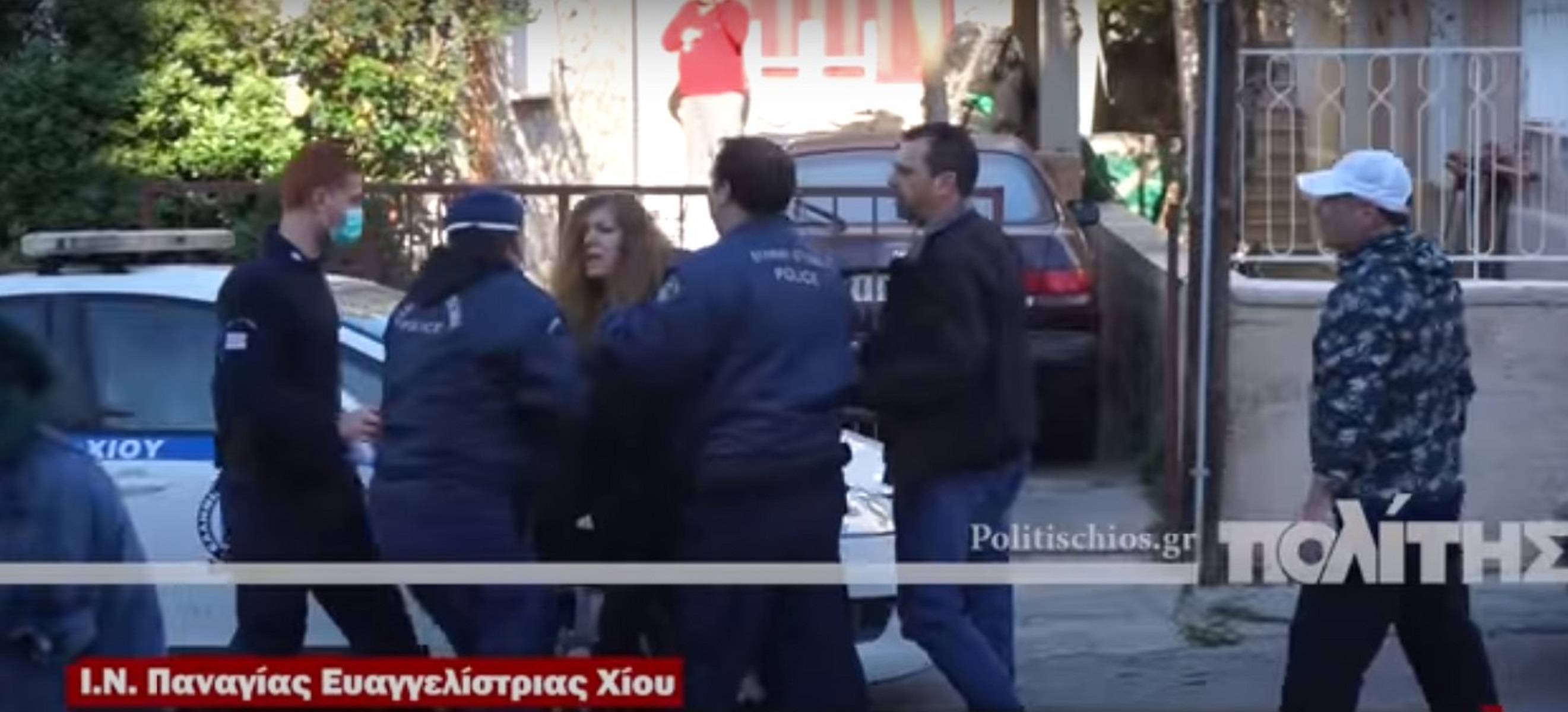 Χίος κορονοϊός: Ένταση και προσαγωγή γυναίκας που επιχείρησε να μπει στην Παναγία Ευαγγελίστρια