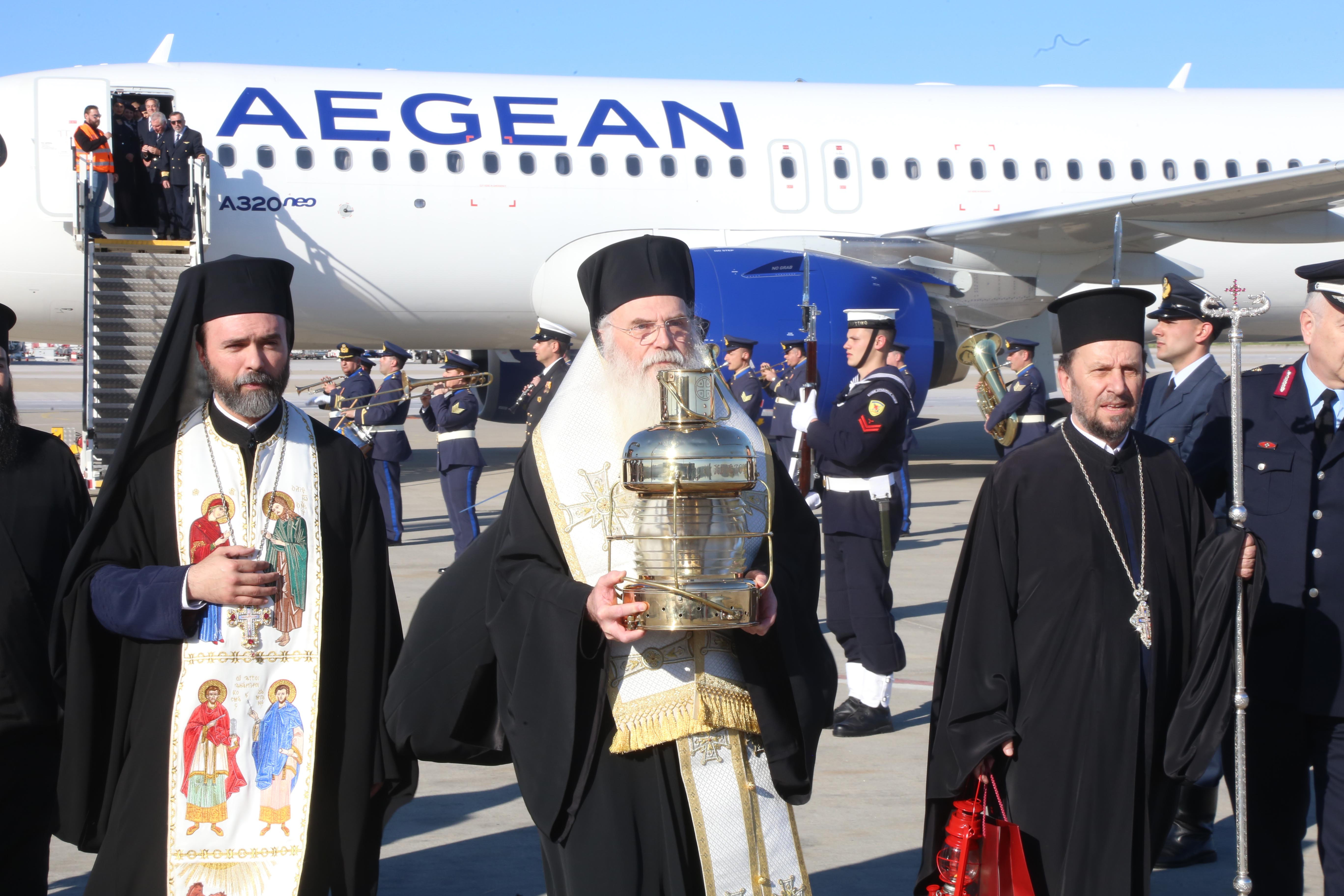 Άγιος Φως Ιεροσόλυμα Αθήνα: Έφτασε στην Ελλάδα – Φυλάσσεται στο Μετόχι στην Πλάκα
