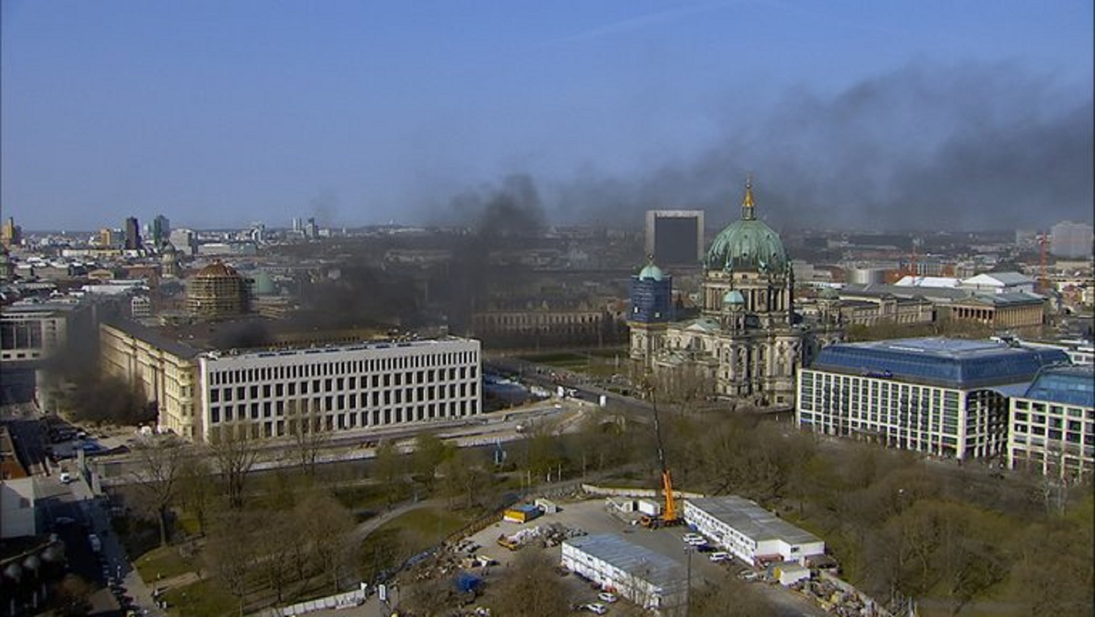 Γερμανία Βερολίνο φωτιά: Πυρκαγιά στο Βασιλικό Ανάκτορο – Ένας τραυματίας