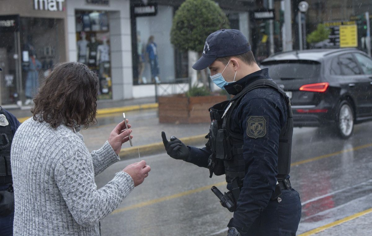 Κορωνοϊός Ελλάδα απαγόρευση κυκλοφορίας: 323 παραβάσεις για άσκοπες μετακινήσεις το Σάββατο