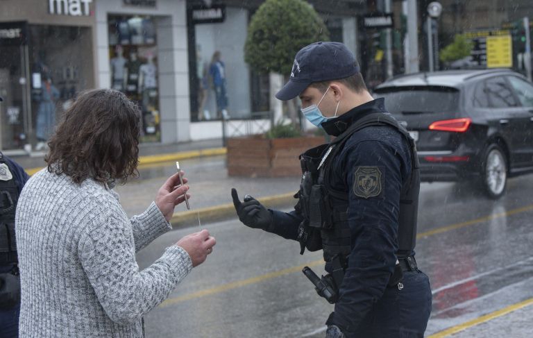 Κορωνοϊός Ελλάδα απαγόρευση κυκλοφορίας: 323 παραβάσεις για άσκοπες μετακινήσεις το Σάββατο