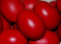 Πασχαλινά αυγά: Μεγάλη Πέμπτη – Ο λόγος που τα βάφουμε κόκκινα