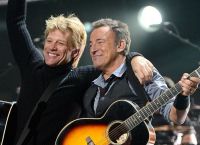 Jon Bon Jovi – Bruce Springsteen κορωνοϊός: Ενώνουν τις δυνάμεις τους για την καταπολέμηση του ιού Jon Bon Jovi – Bruce Springsteen κορωνοϊός: Ενώνουν τις δυνάμεις τους για την καταπολέμηση του ιού