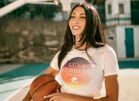 Η Ζωή Δημητράκου γυμνάζεται και εμείς τρελαινόμαστε