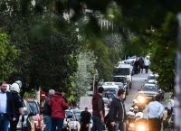 Επεισόδια και προσαγωγές έξω από εκκλησία στον Κορυδαλλό