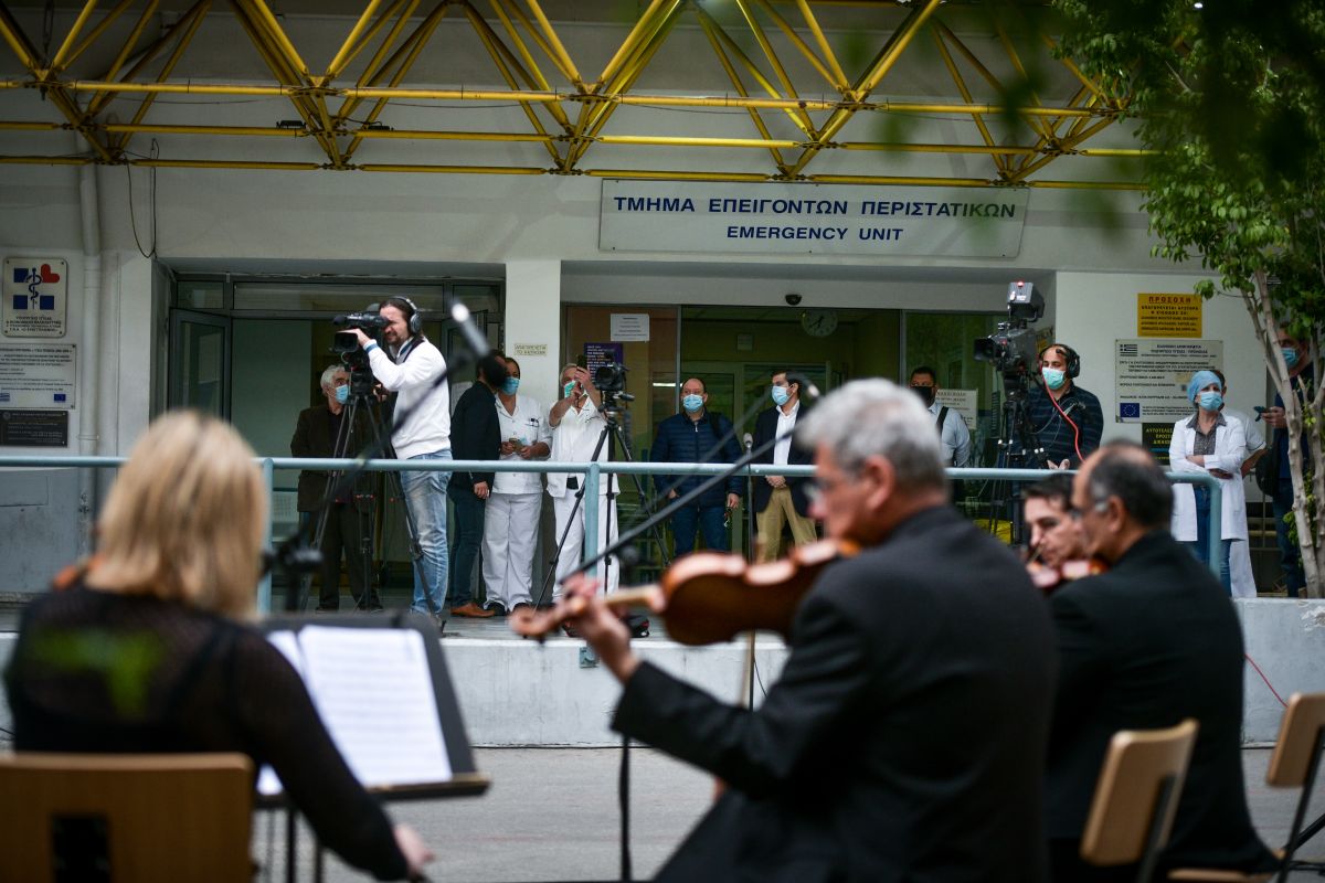 Ευαγγελισμός ΕΡΤ κορωνοϊός: Μια μοναδική συναυλία στον προαύλιο χώρο του νοσοκομείου