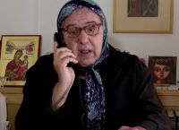 Ιεροκλής Μιχαηλίδης Άγαμοι Θύται La Πάσχα de Papel: Η γιαγιά ξαναχτυπά Ιεροκλής Μιχαηλίδης Άγαμοι Θύται La Πάσχα de Papel: Η γιαγιά ξαναχτυπά