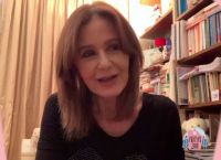 Κάτια Δανδουλάκη μένουμε σπίτι: Η ηθοποιός στέλνει το δικό της μήνυμα για την καμπάνια «Μένουμε σπίτι» [vid]