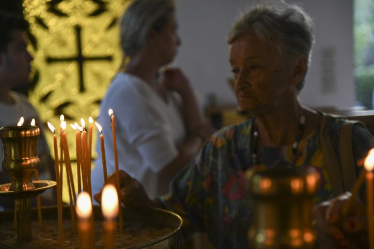 Ανάψτε κερί on line, λόγω κορωνοϊού, και προσευχειθείτε – Το νέο site που “τα σπάει”