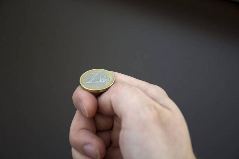 Θα εκπλαγείτε – Στο κορώνα ή γράμματα οι πιθανότητες δεν είναι 50 – 50 [vid]