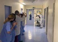 Κορωνοϊός Ελλάδα: Ασθενής βγαίνει από την ΜΕΘ στο Θριάσιο και όλοι ξεσπούν σε χειροκροτήματα!