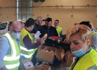 Γνωστός τραγουδιστής στα συσσίτια του Δήμου Περιστερίου Γνωστός τραγουδιστής στα συσσίτια του Δήμου Περιστερίου