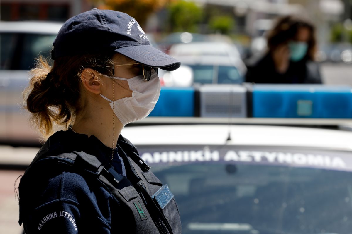 Πρόστιμο μάσκα: 150 ευρώ θα πρέπει να πληρώσουν όσοι δεν τη φορούν