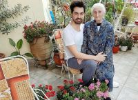 Κωνσταντίνος Μενούνος γιαγιά: «Πατάμε κάτω τον κορωνοϊό και χορεύουμε» Κωνσταντίνος Μενούνος γιαγιά: «Πατάμε κάτω τον κορωνοϊό και χορεύουμε»