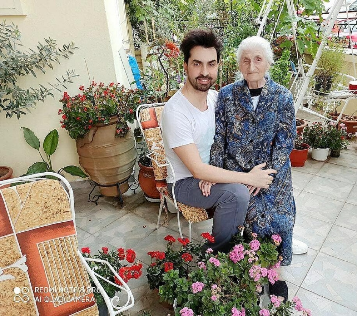 Κωνσταντίνος Μενούνος γιαγιά: “Πατάμε κάτω τον κορωνοϊό και χορεύουμε”