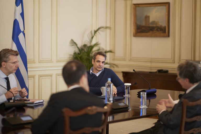 Άρση μέτρων για τον κορωνοϊό: Σήμερα η κρίσιμη σύσκεψη στο Μαξίμου