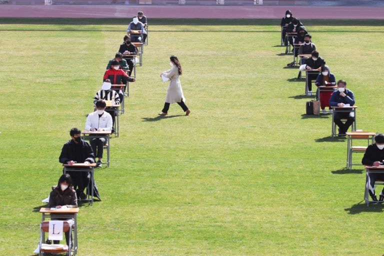 Νότια Κορέα κορωνοϊός: Έτσι δίνουν εξετάσεις [vids]