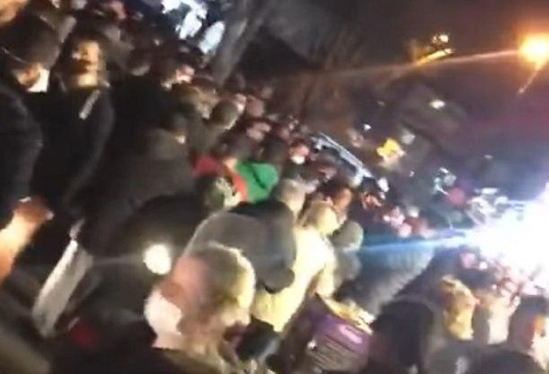 Κορονοϊός Τουρκία: Χάος και πανικός στους δρόμους για να προλάβουν να ψωνίσουν πριν το lockdown [vid]