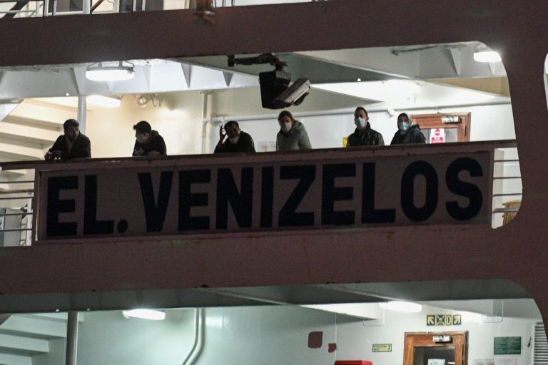Πλοίο «Ελευθέριος Βενιζέλος» κορωνοϊός: Σε ξενοδοχεία μεταφέρονται 230 επιβάτες, αρνητικοί στον ιό