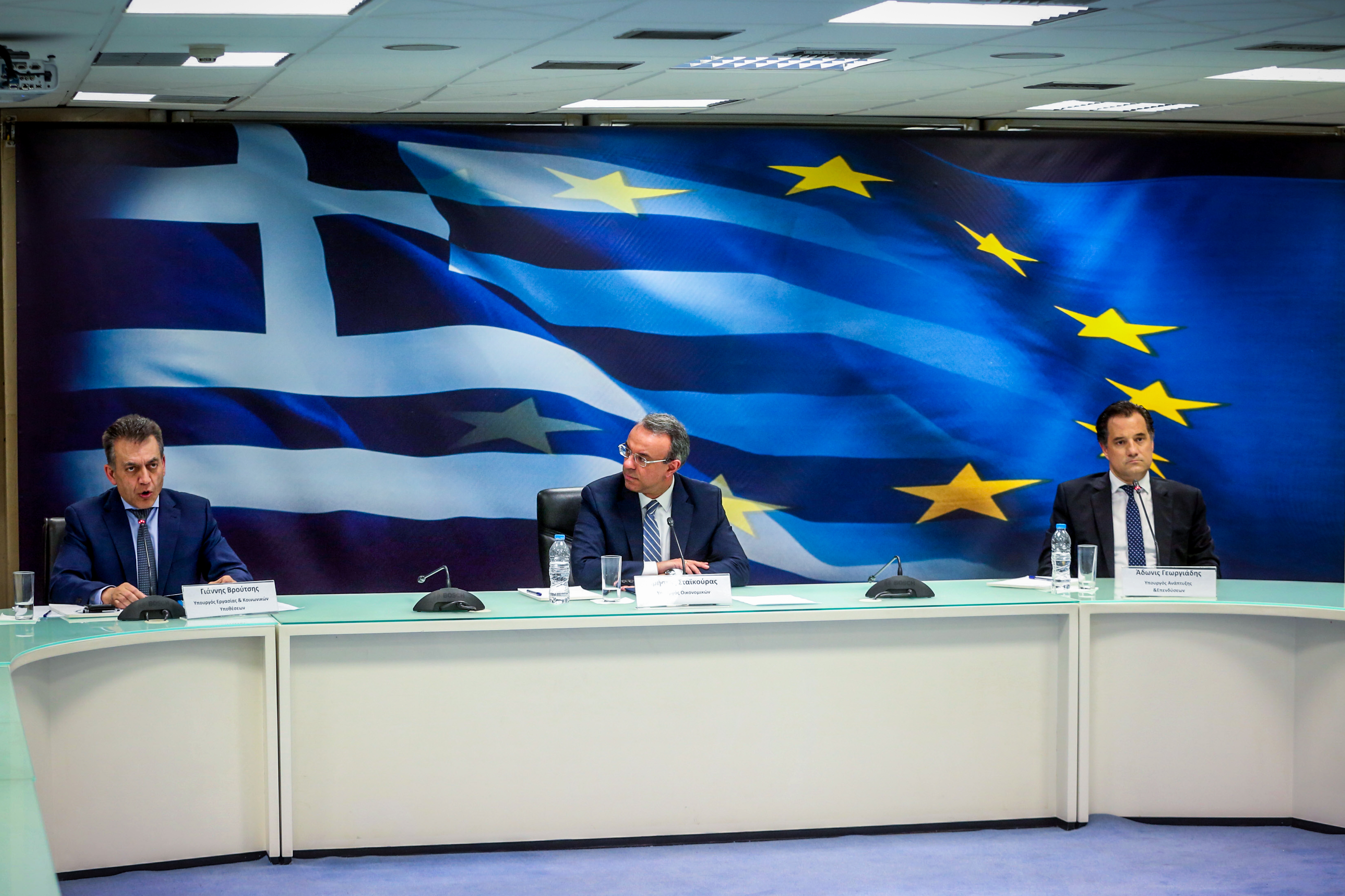 Βρούτσης 800 ευρώ: Αυτό είναι το πακέτο των 24 δισ. ευρώ για τη στήριξη της οικονομίας