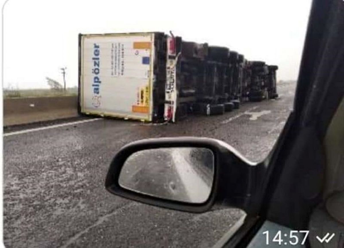 Ξάνθη κακοκαιρία: Φορτηγά ανατράπηκαν στη μέση του δρόμου από τους θυελλώδεις ανέμους