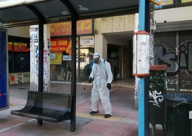 Δήμος Αθηναίων κορωνοϊός: Καθημερινή απολύμανση σε 750 στάσεις λεωφορείων και τρόλεϊ