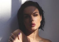 Ντένια Αγαλιανού: Από το Next Top Model στο Netflix