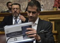 Σφοδρή επίθεση στον Κώστα Μπακογιάννη από γνωστό τραγουδιστή