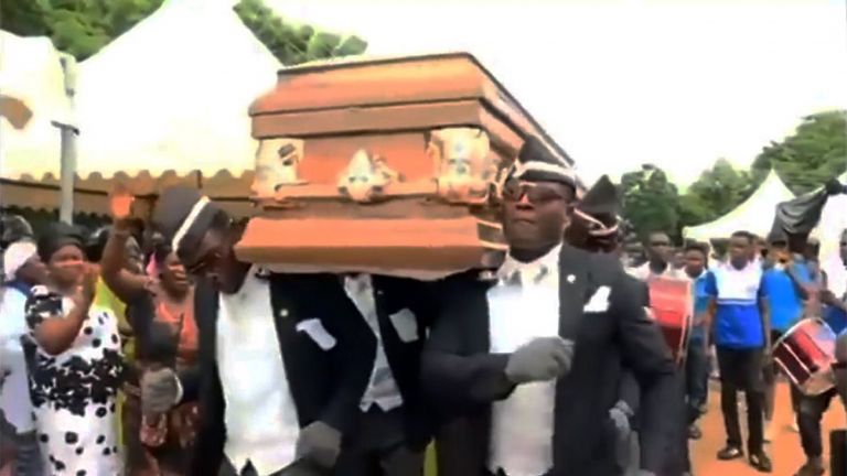 Coffin dance: Αυτό είναι το απόλυτο viral της καραντίνας [vid]
