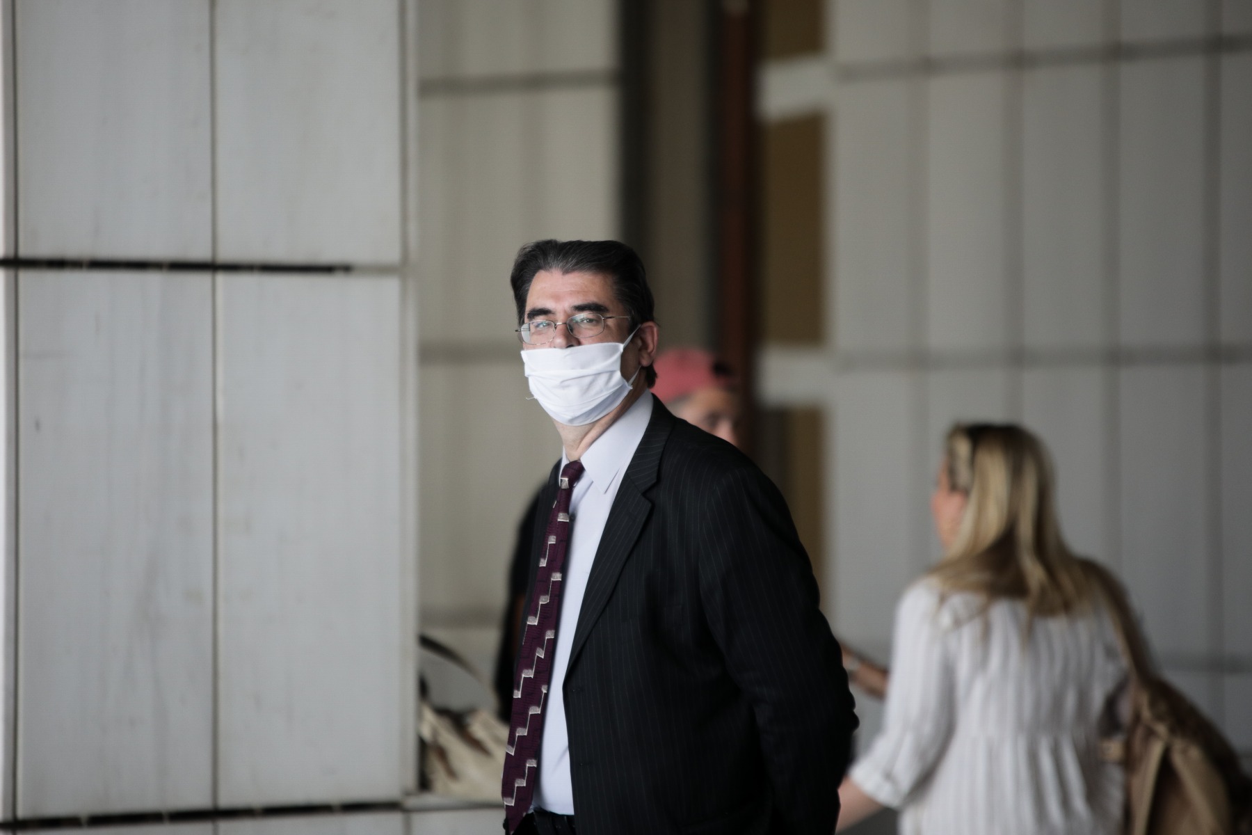 Πατέρας Τοπαλούδη: Έδωσε λουλούδια στην Εισαγγελέα – «Αυτό θα έκανε και η Ελένη»