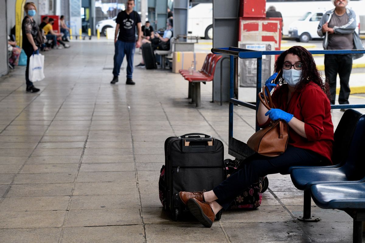 Μείωση ΦΠΑ: Οι νέες τιμές από 1η Ιουνίου για εισιτήρια σε ΜΜΜ, καφέδες, σινεμά – Παραδείγματα