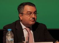 Hλίας Μόσιαλος για κορωνοϊό: «Κάποιοι κερδίζουν, κάποιοι όχι»