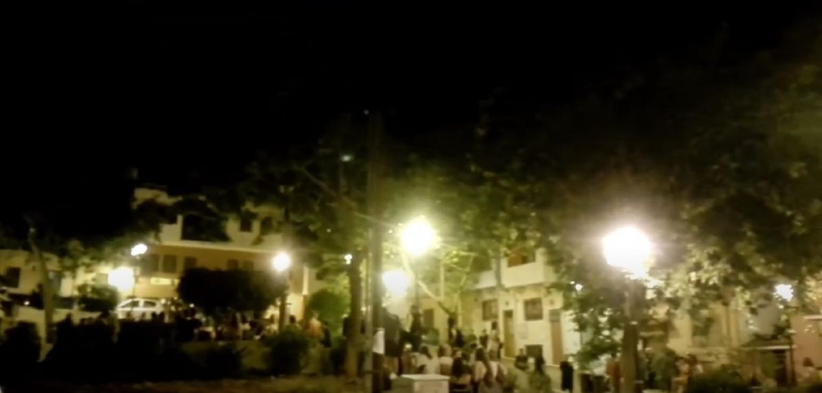 Θεσσαλονίκη: Επεισόδια με αστυνομικούς σε πλατεία – Βία καταγγέλλουν οι παρευρισκόμενοι