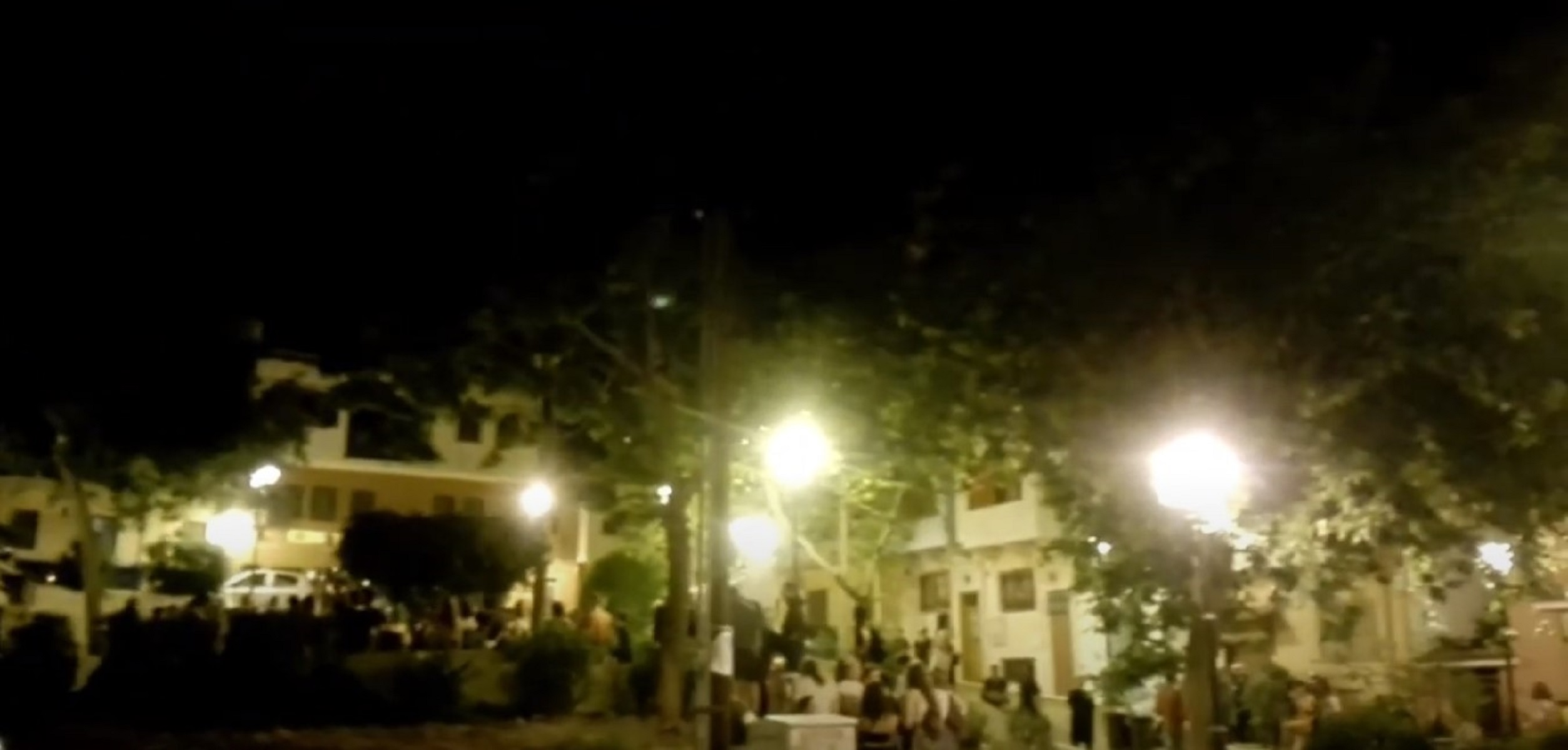 Θεσσαλονίκη: Επεισόδια με αστυνομικούς σε πλατεία – Βία καταγγέλλουν οι παρευρισκόμενοι